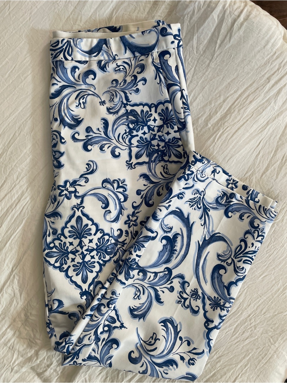 Rachel Zoe White Leggings with Pale Blue Baroque Motif